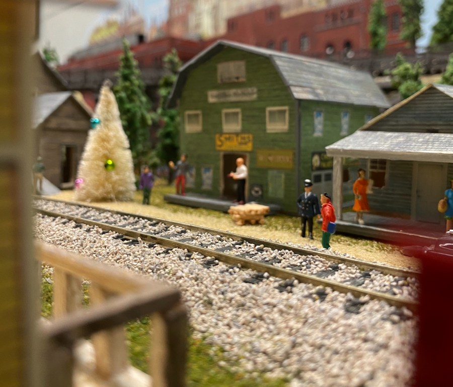 Stores, people, cars, Christmas tree, road, track