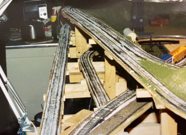 HO scale track, Benchwork,