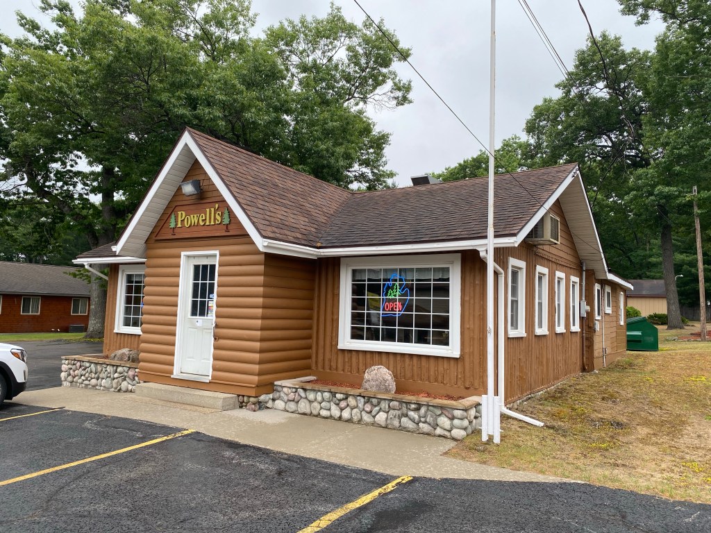 Cute log cabin, Powell's Restaurant