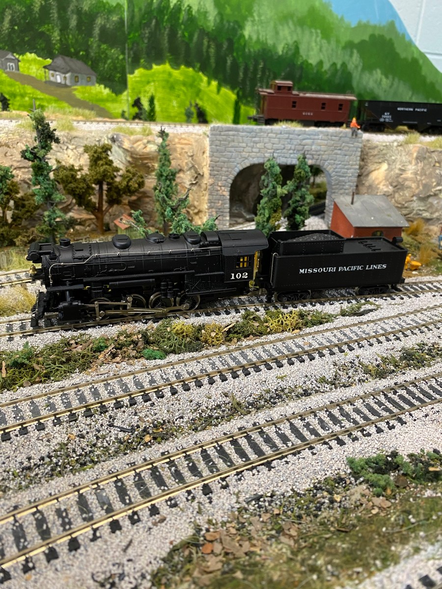 HO Scale tracks, scenery, steam locomotive, trees