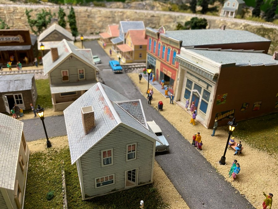 Maple Valley, houses, people, street lights, streets