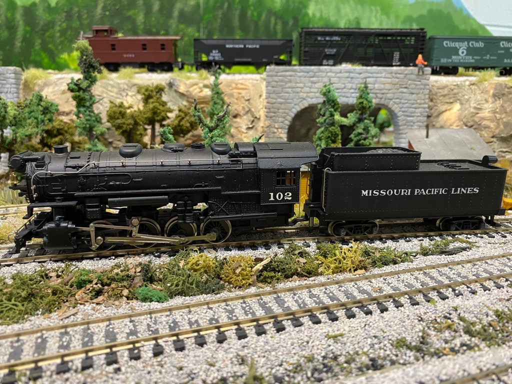 0-8-0 steam engine, Missouri Pacific Lines, track, trees, train