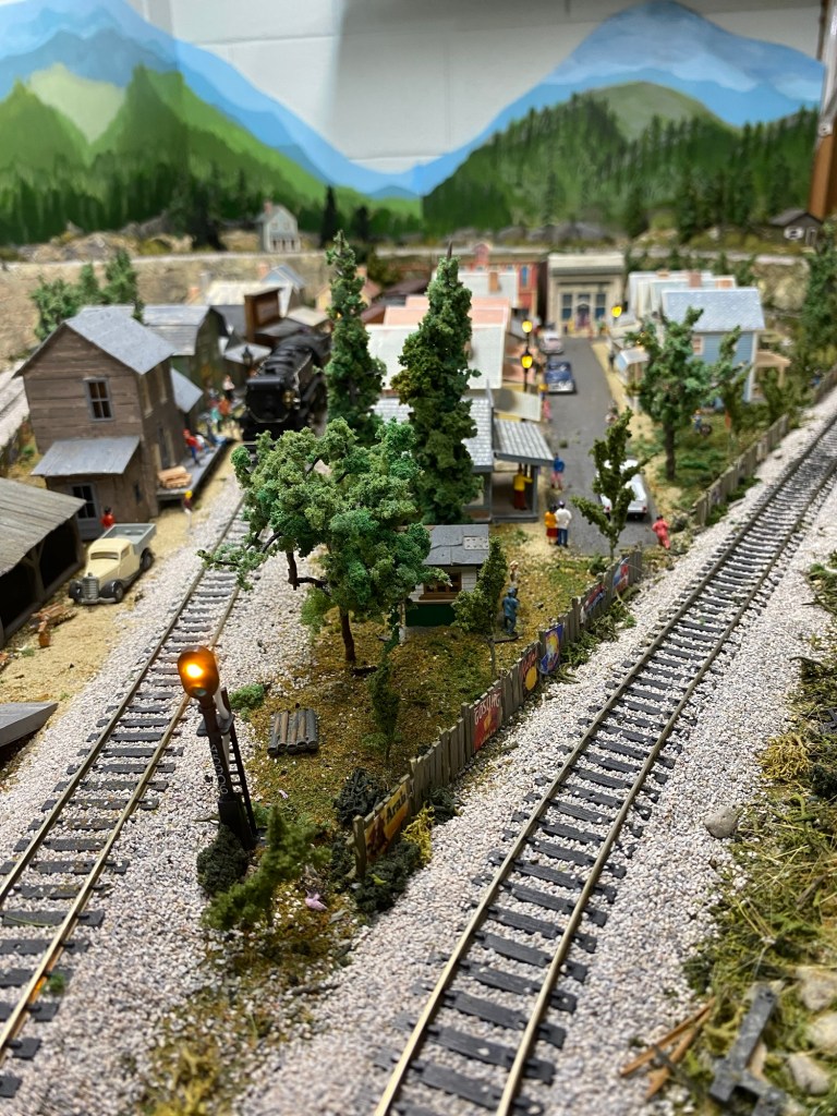 Maple Valley, buildings, trees, trackside signal, cars, streetlights